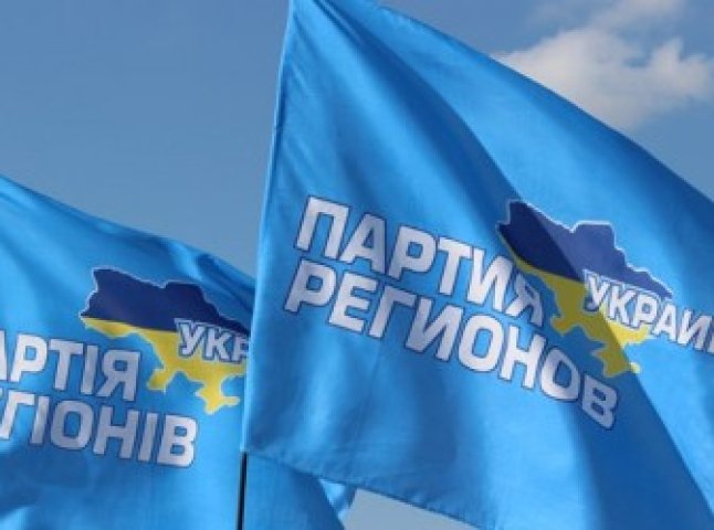 У Тячеві із фракції Партії регіонів почали виходити депутати