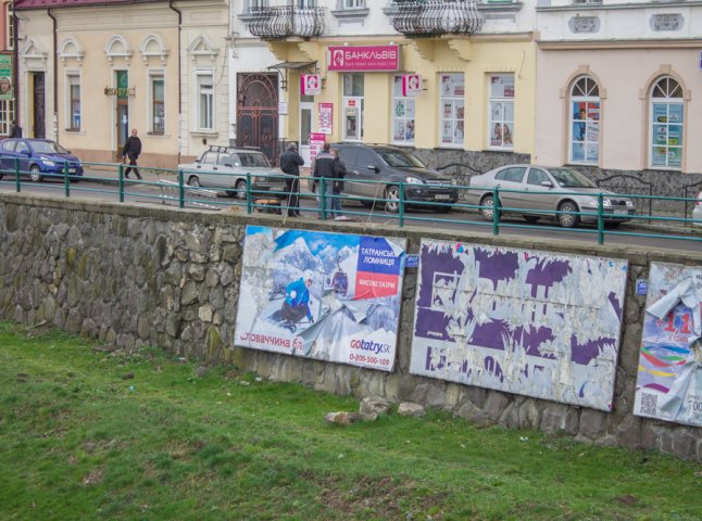 Депутати Ужгородської міськради можуть подовжити термін дії дозволів на рекламоносії ще на 5 років