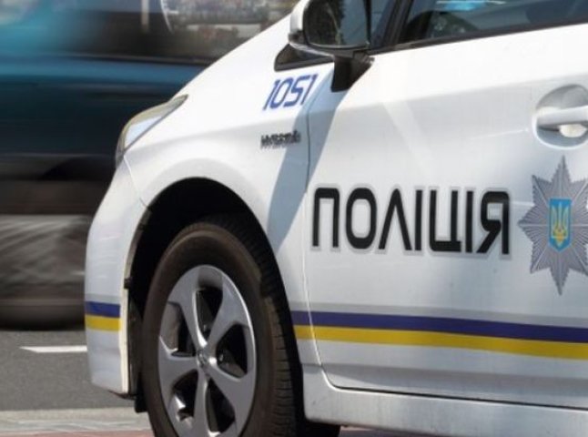 Поліцейське авто врізалося в мікроавтобус