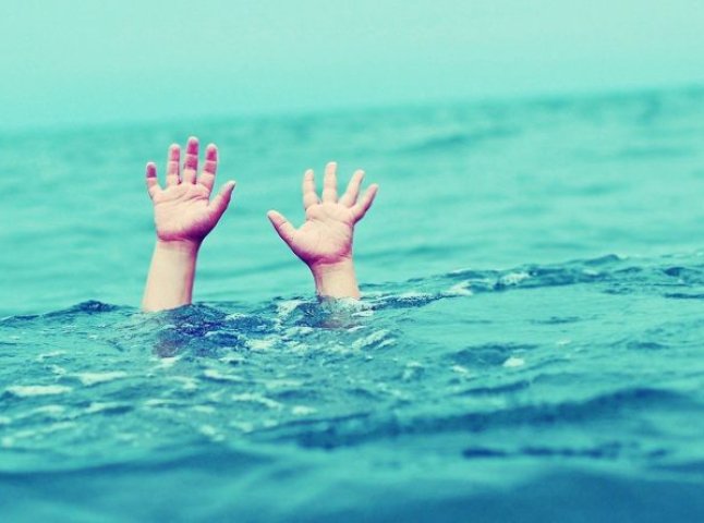 На Хустщині на річці втопились двоє дітей: сестра та її менший брат