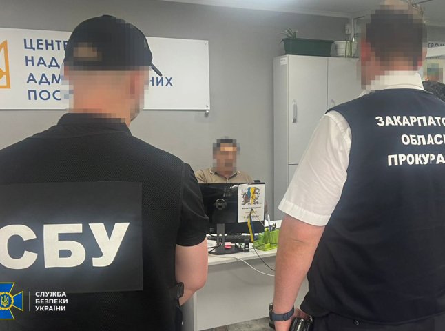 На Мукачівщині голову сільради викрили на протиправній діяльності, — СБУ