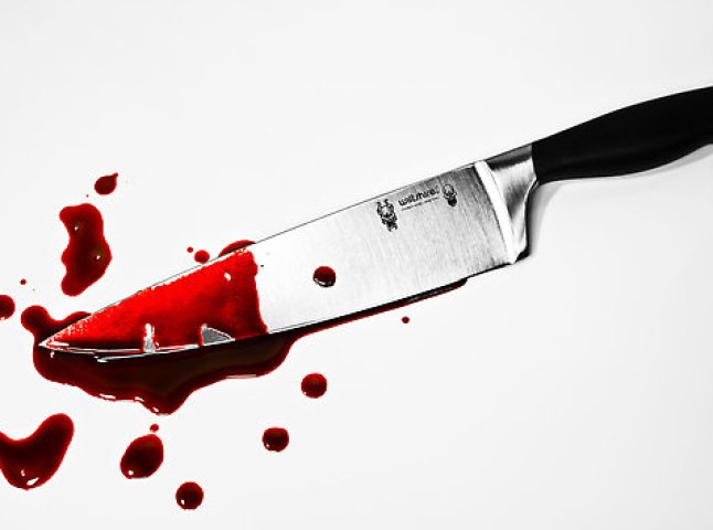 Жінка намагалася покінчити з життям, нанісши собі поранення ножем