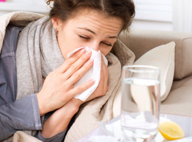 На Закарпатті вже більше двох тисяч людей захворіли на грип та ГРВІ