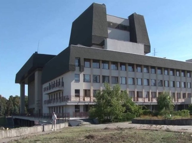 Суд ухвалив: ділянку біля драмтеатру в Ужгороді не забудовувати