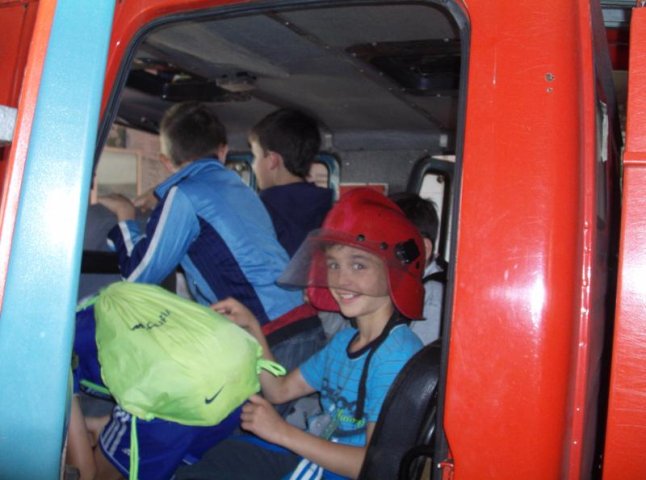 Мукачівські пожежники влаштували день відкритих дверей для школярів (ФОТОРЕПОРТАЖ)