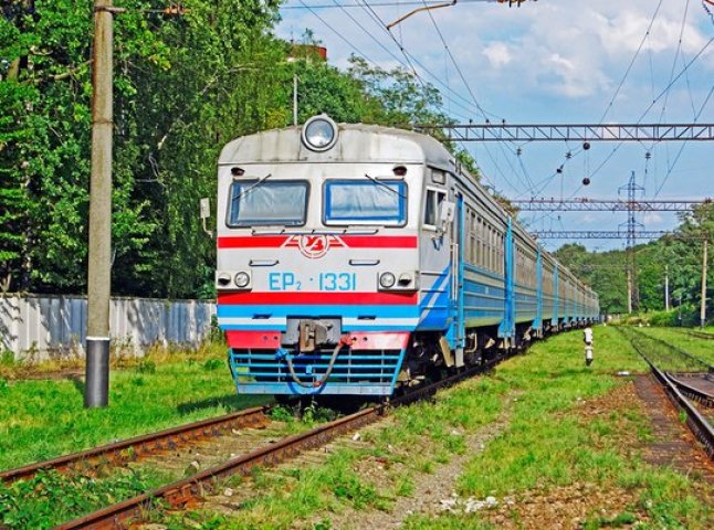 Неподалік Мукачева електропоїзд ледь не наїхав на людину