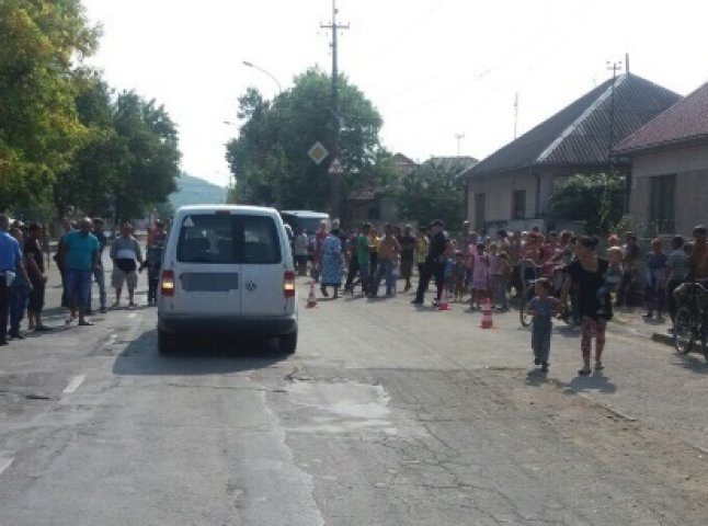 У Мукачеві внаслідок ДТП постраждали дівчата віком 5 та 7 років