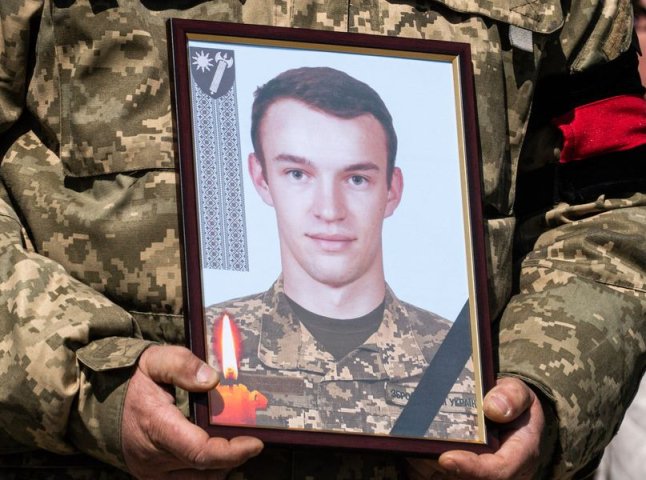 На Пагорбі Слави в Ужгороді поховали загиблого на війні Максима Дубового