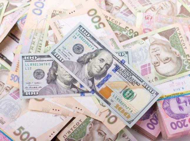 Більше 600 доларів на місяць: в уряді назвали дату різкого зростання зарплат українців