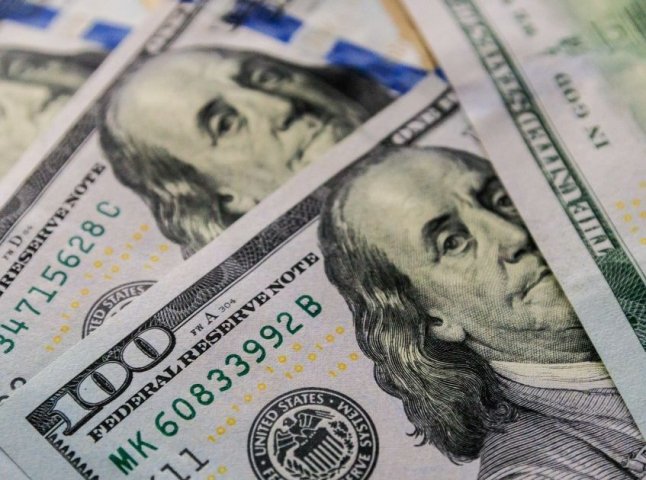 Офіційний курс долара зріс після зниження протягом трьох днів поспіль