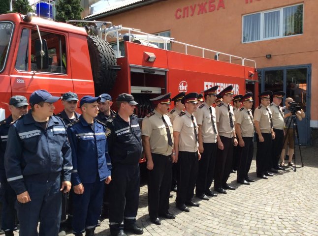 Мукачівські рятувальники отримали нову пожежну машину