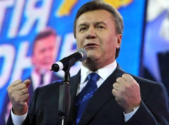 Янукович звільнив трьох керівників райдержадміністрацій Закарпатської області