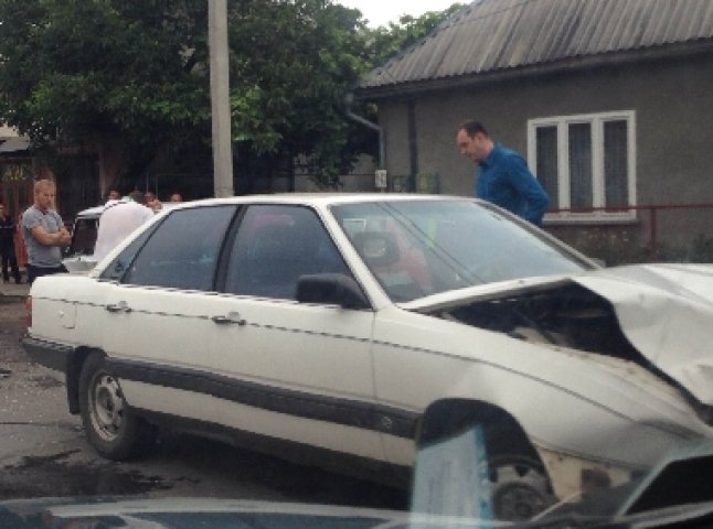 В Ужгороді потрійна ДТП: зіткнулись дві іномарки та ВАЗ (ФОТОФАКТ)