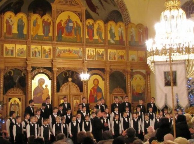 Мукачівський хор хлопчиків привітав містян з Різдвом святковим концертом (ВІДЕО)