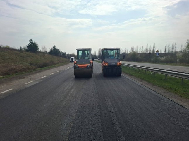 Закарпатцям розповіли, які дороги ремонтують в області