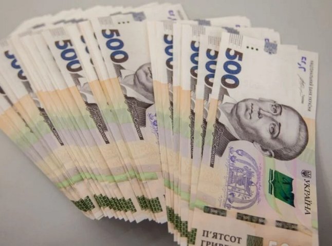 Жінка повідомила про проблеми з купюрами 500 і 1000 гривень: що сталось та відповідь банку