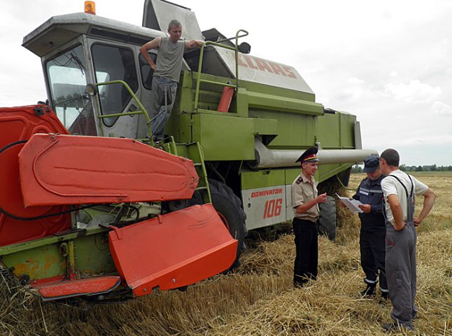 На Ужгородщині рятувальники перевірили місця збирання врожаю