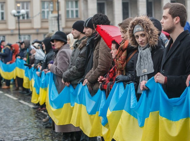 На площі Народній в Ужгороді розгорнуть стометровий Прапор України