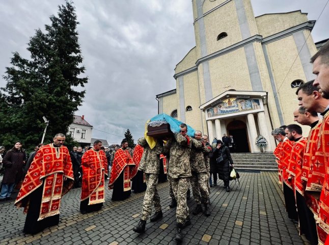 У Мукачеві попрощалися із 18-річним Героєм, який загинув на війні