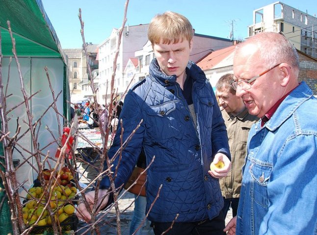 Губернатор Лунченко разом з дружиною навідався на ярмарок сільськогосподарської продукції (ФОТО)