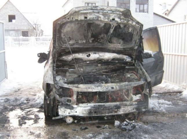У Солотвині під час руху загорівся автомобіль "Mercedes Benz"