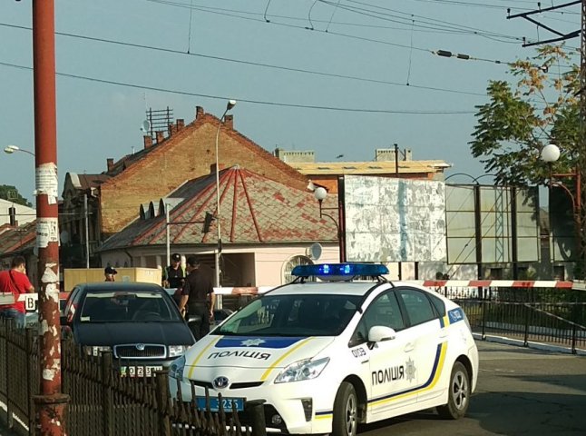На залізничному переїзді в Ужгороді зіткнулись дві іномарки