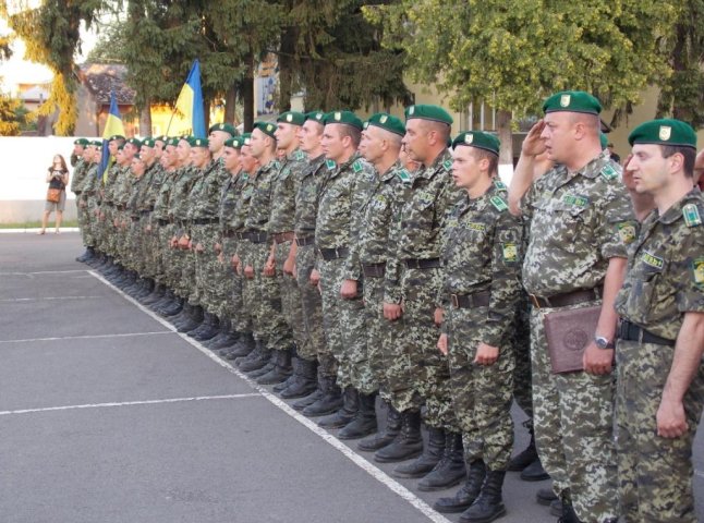 Закарпатських прикордонників, які повернулися зі Сходу України, зустрічали як Героїв (ФОТО)