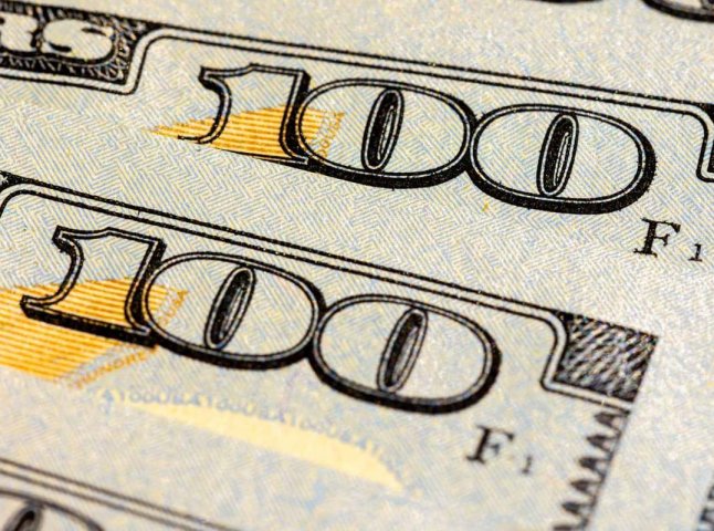 Які 100 доларів потрібно міняти з обережністю: з такими банкнотами можуть бути нюанси