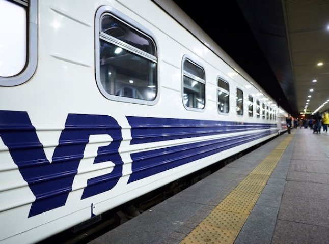 На Великдень і травневі свята "Укрзалізниця" планує запустити 11 додаткових поїздів у Закарпаття