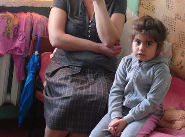 Рятувальники Мукачева відвідали родину переселенців із зони АТО (ФОТО)