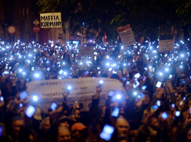 В Угорщині масштабні протести (ВІДЕО)
