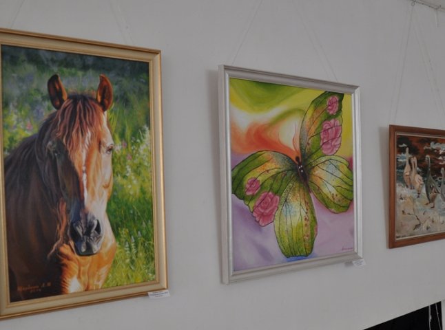 У Мукачеві стартувала виставка неймовірно красивих картин від творчого об’єднання "Райдуга" (ФОТО)