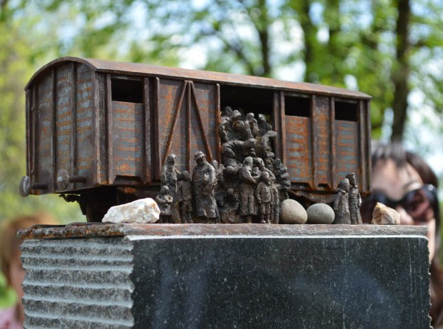 На Іршавщині відкрили пам’ятник жертвам Голокосту