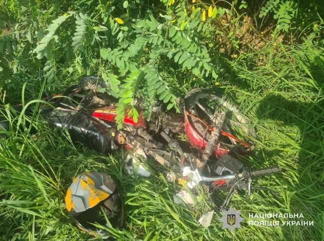Неповнолітній мотоцикліст фатально влетів у вантажівку на Хустщині
