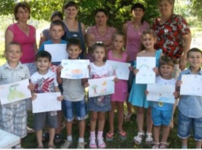 Закарпатські дошкільнята малювали мир