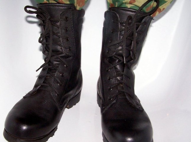 Бійцям 128-ї бригади передали перші 96 пар військового взуття (ВІДЕО)