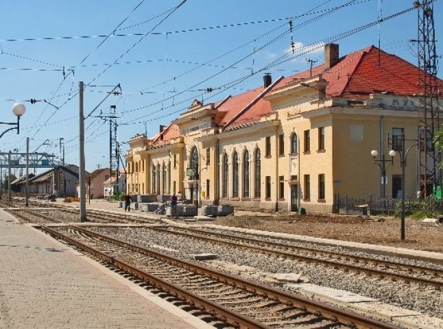 Добратися потягом до Києва з Мукачева стало не реально (ФОТОФАКТ)