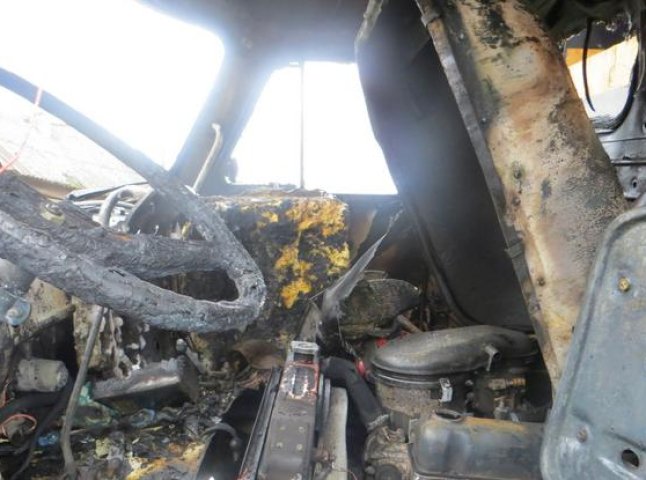 В Іршаві вогонь пошкодив автомобіль "УАЗ"