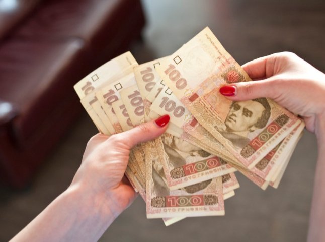Деяким українцям хочуть підвищити зарплату: кому саме
