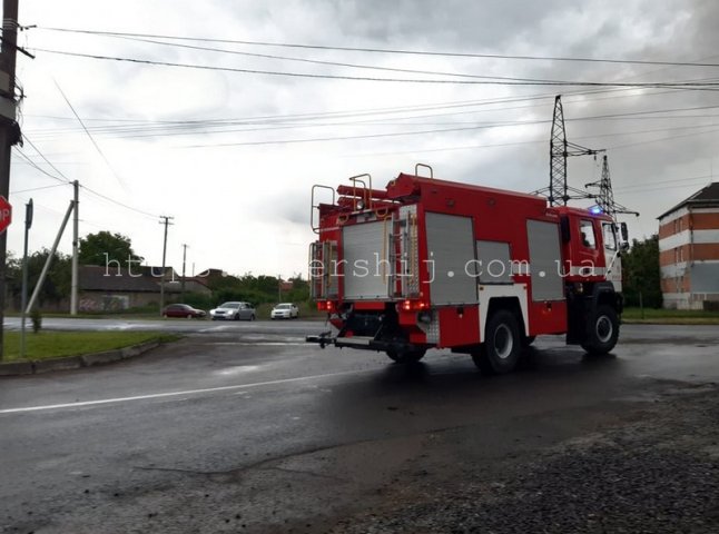 У Мукачеві на території підприємства "Інтер-Каштан" спалахнула пожежа