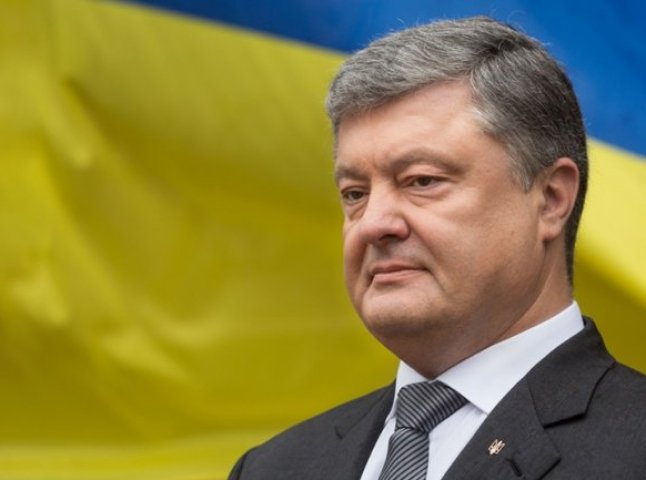 Українці влаштували зворушливу акцію прощання з президентом Порошенком