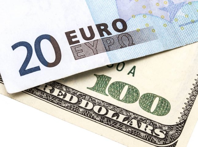 Щоб не забрали долари та євро: що обов’язково потрібно зробити під час обміну