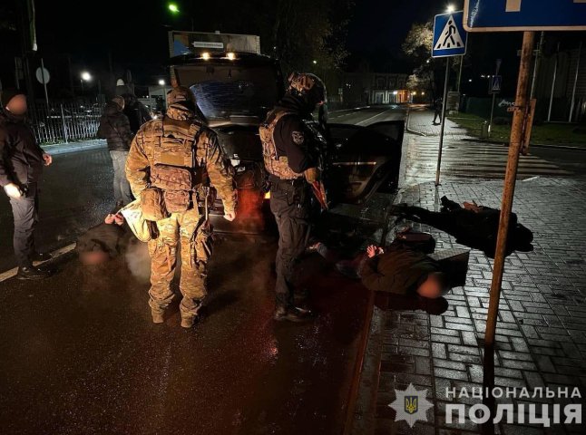 Правоохоронці затримали чоловіків із Дніпропетровщини, які готувалися вчинити серію злочинів на Закарпатті