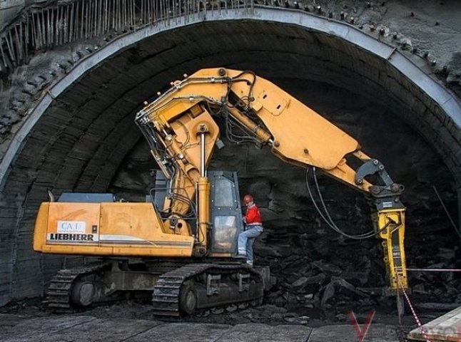 Бескидський тунель, який має стратегічне значення для України, будують цілодобово
