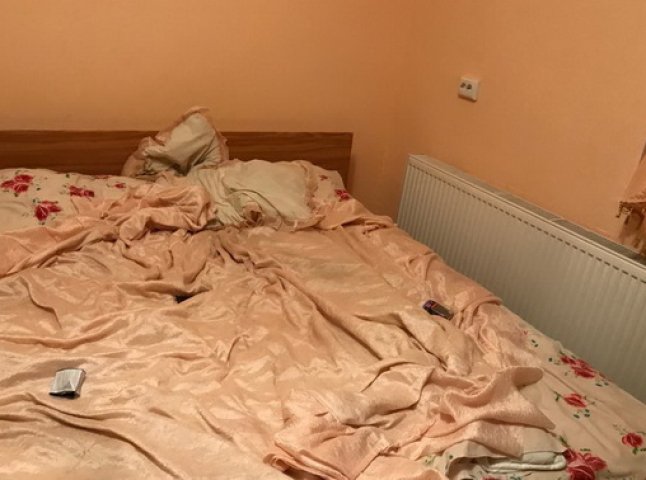 В одному з готелів Ужгородщини поліцейські затримали проститутку