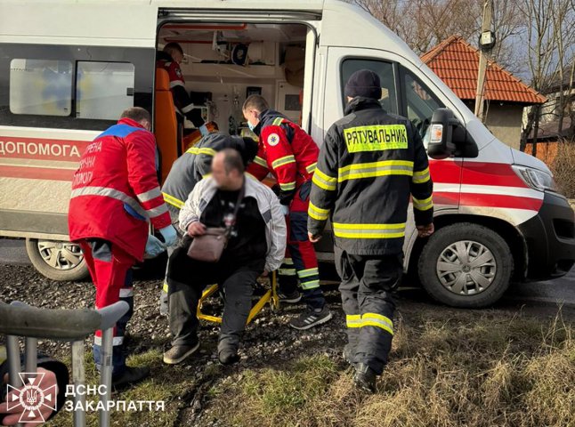 Не зміг самостійно залишити будинок: на Закарпатті врятували чоловіка