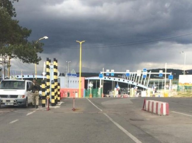 На КПП "Ужгород", що на україно-словацькому кордоні, перекрито рух транспорту, – ЗМІ