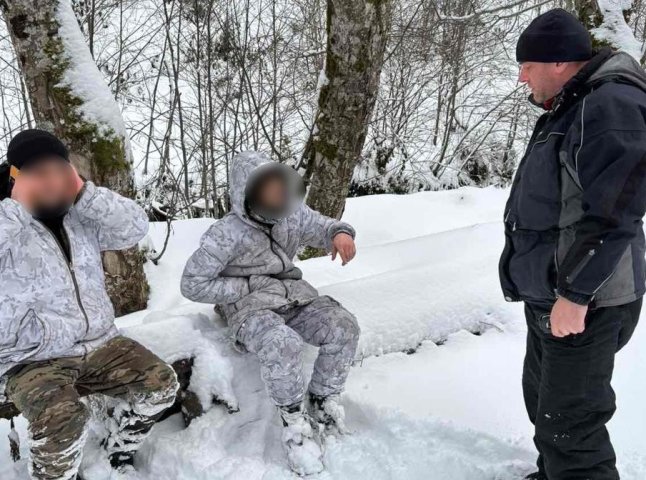 На Закарпатті знайшли «туристів», які 7 діб блукали в горах у пошуку кордону