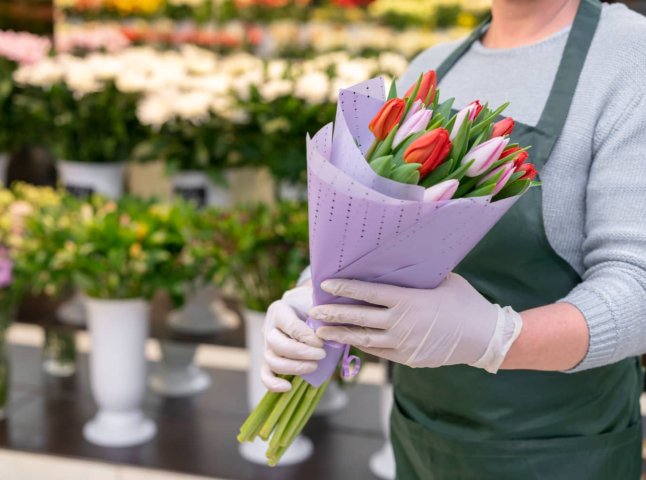 Моніторимо ціни на квіти перед 8 Березня: яка тепер вартість троянд та тюльпанів
