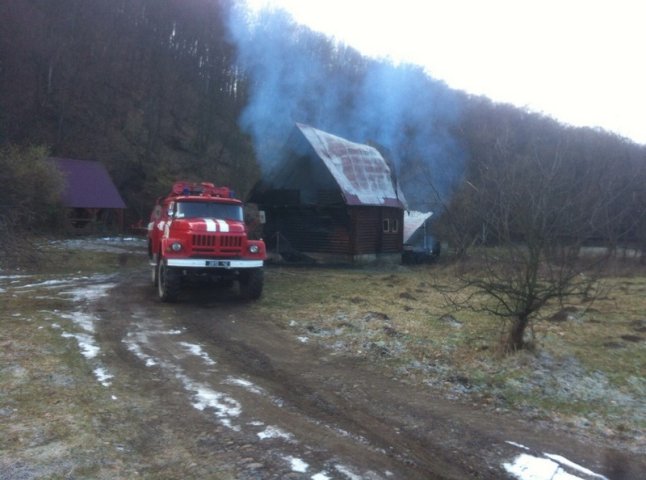 Вогонь знищив дерев’яну дачу на Ужгородщині